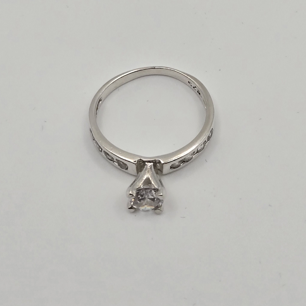 Stunning Sterling Silver Promise Ring - Picture 13 of 13